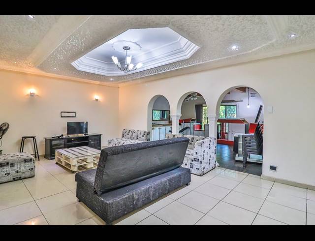 4 BEDROOM HOUSE FOR SALE IN WESTRIDGE